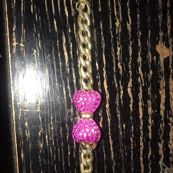 Women’s gold Betsey Johnson bracelet! - Picture 3 of 5